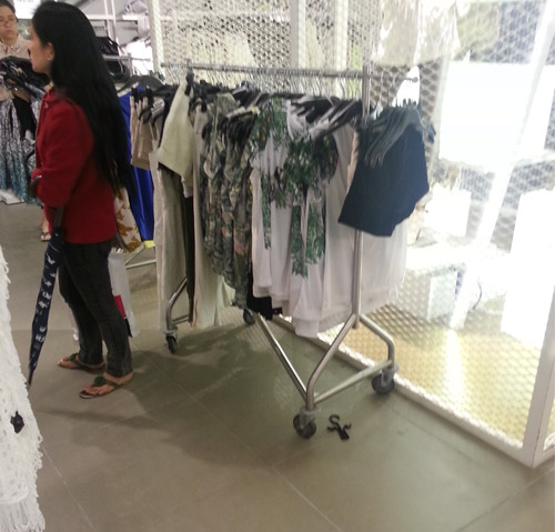 汇川区不锈钢服装道具